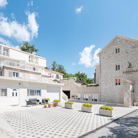 Seafront Apartment Kotor Exteriör bild