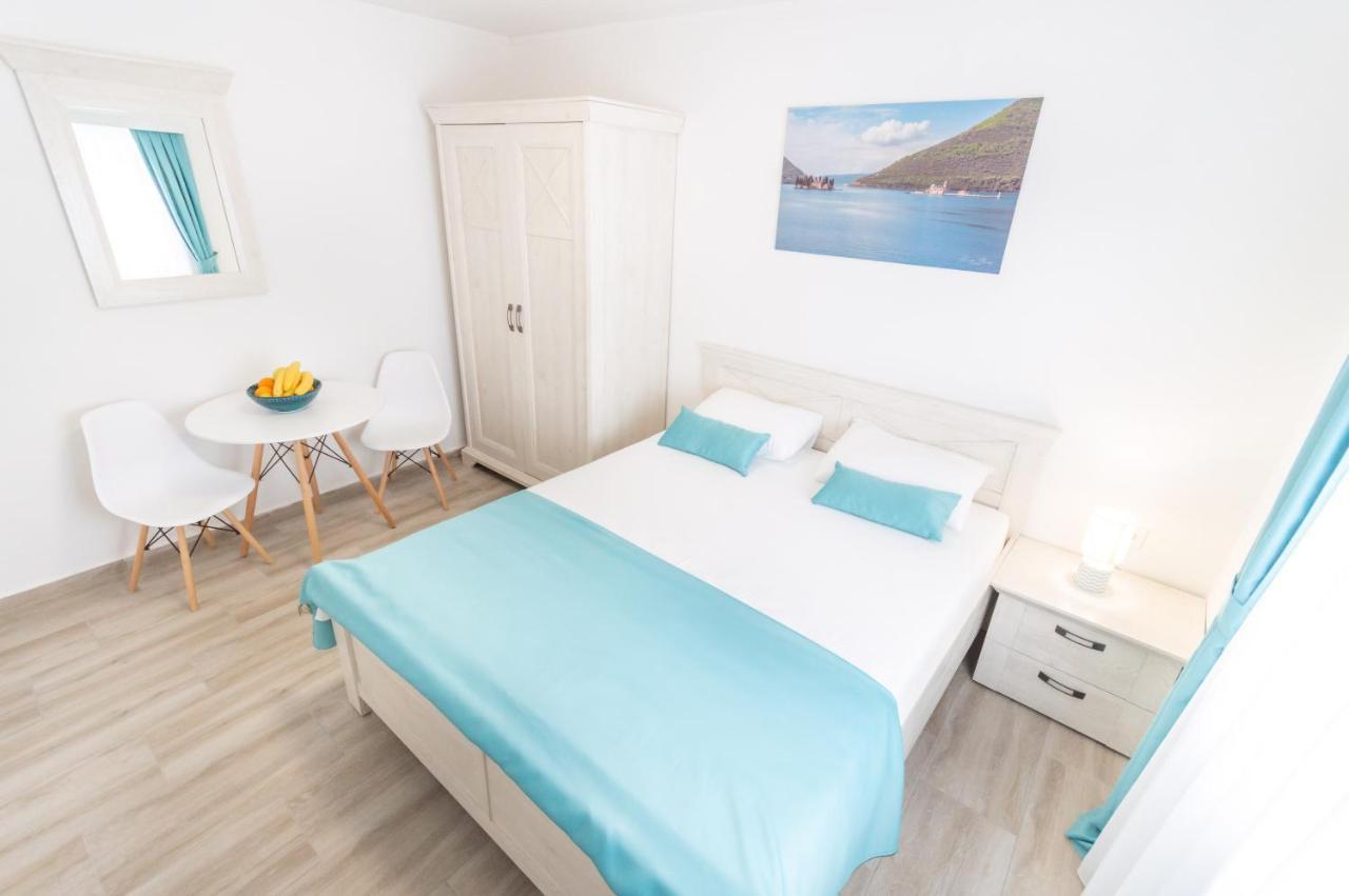 Seafront Apartment Kotor Exteriör bild