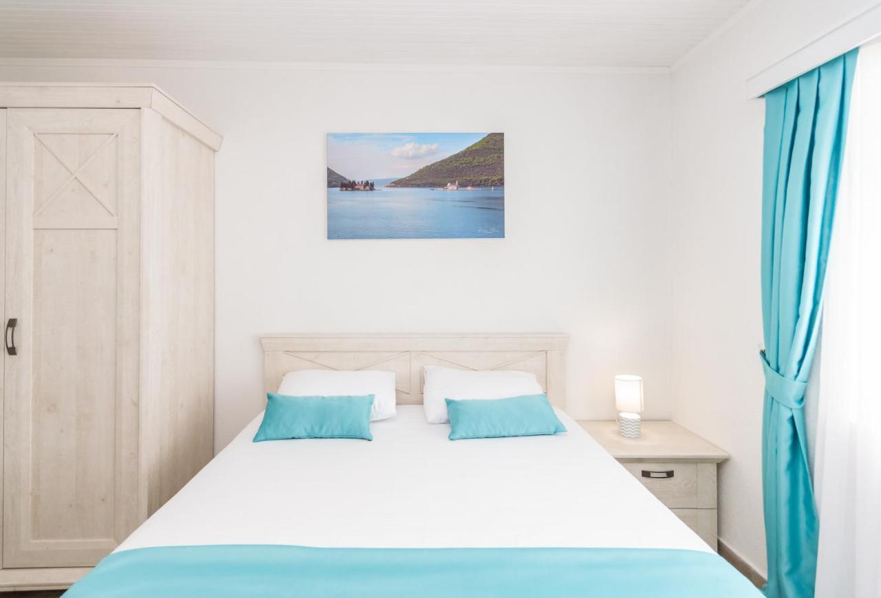 Seafront Apartment Kotor Exteriör bild