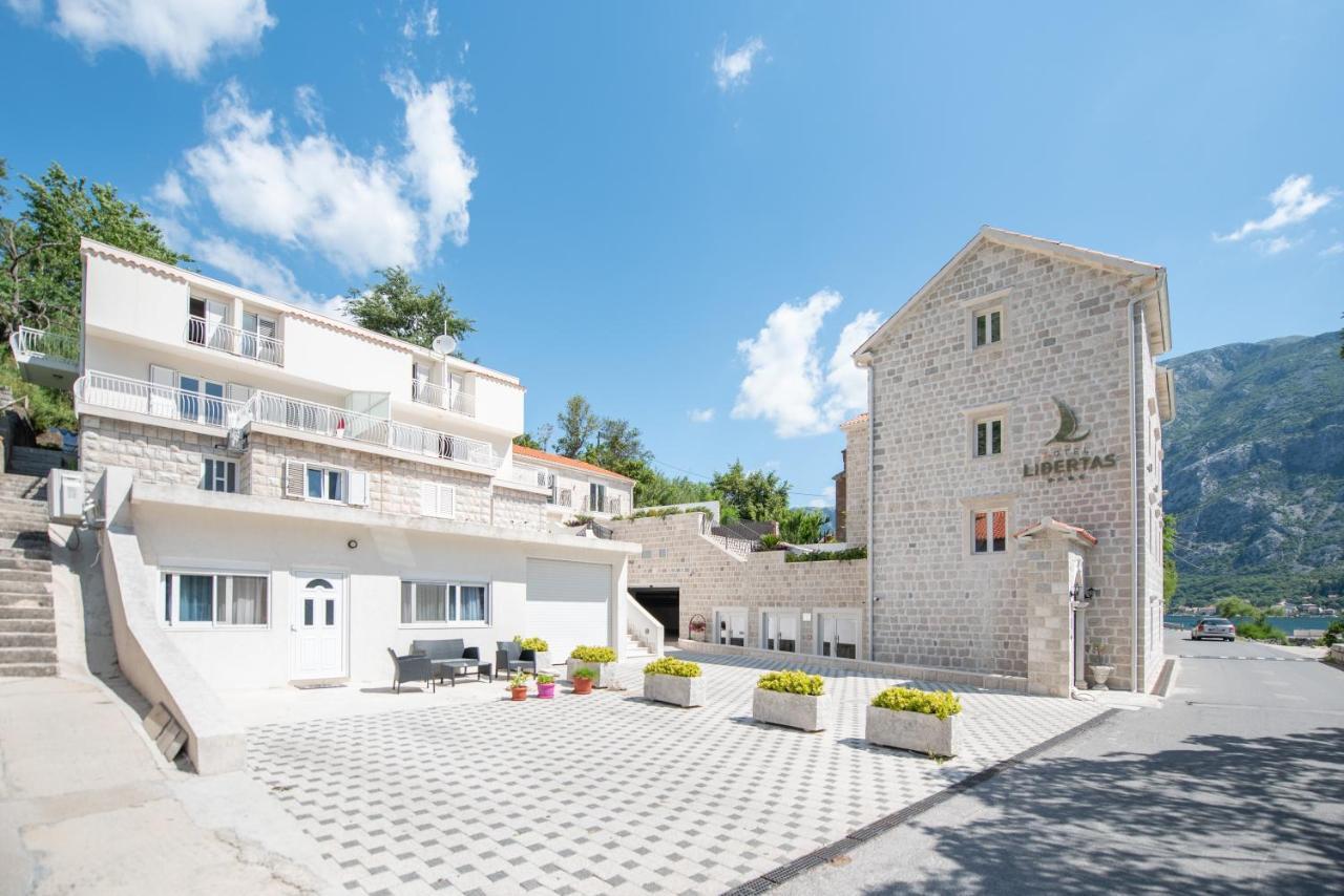 Seafront Apartment Kotor Exteriör bild